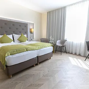 Reinisch - Near Vienna Airport שווכאט